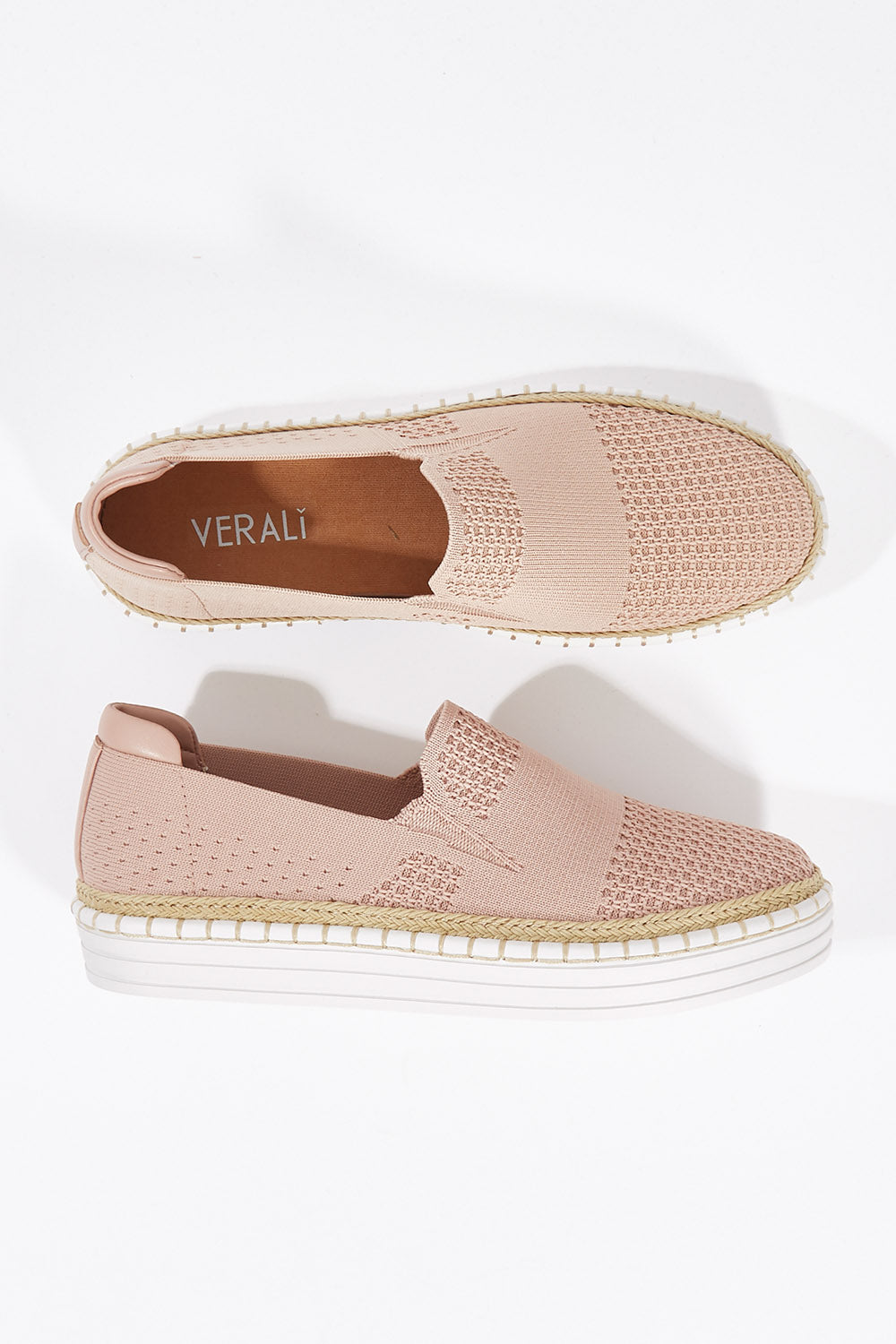 A model wearing size 37 of the Queen Stretch Flat in colour RoseQuartz (Pink), from the front, showing the whole outfit