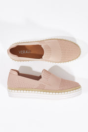 A model wearing size 37 of the Queen Stretch Flat in colour RoseQuartz (Pink), from the front, showing the whole outfit