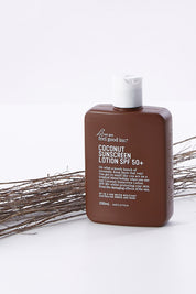 A model wearing size OneSize of the Coconut Sunscreen 50+ Lotion in colour Coconut, from the front, showing the whole outfit