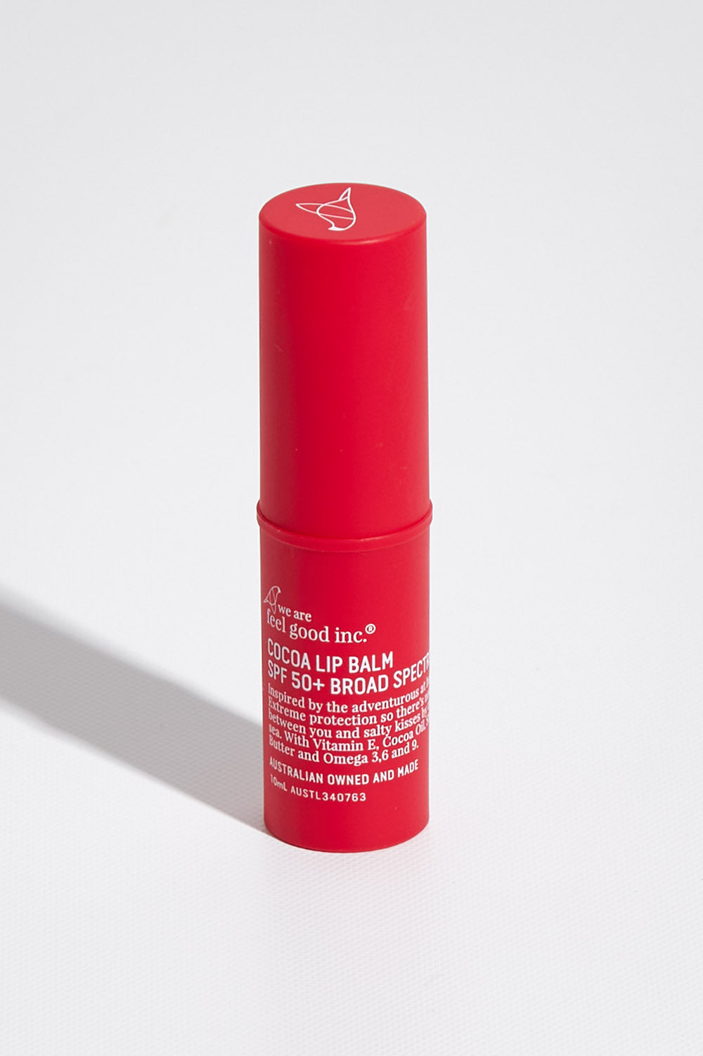 A model wearing size OneSize of the Signature Lip Balm SPF 50+ in colour Cocoalip (Red), from the front, showing the whole outfit