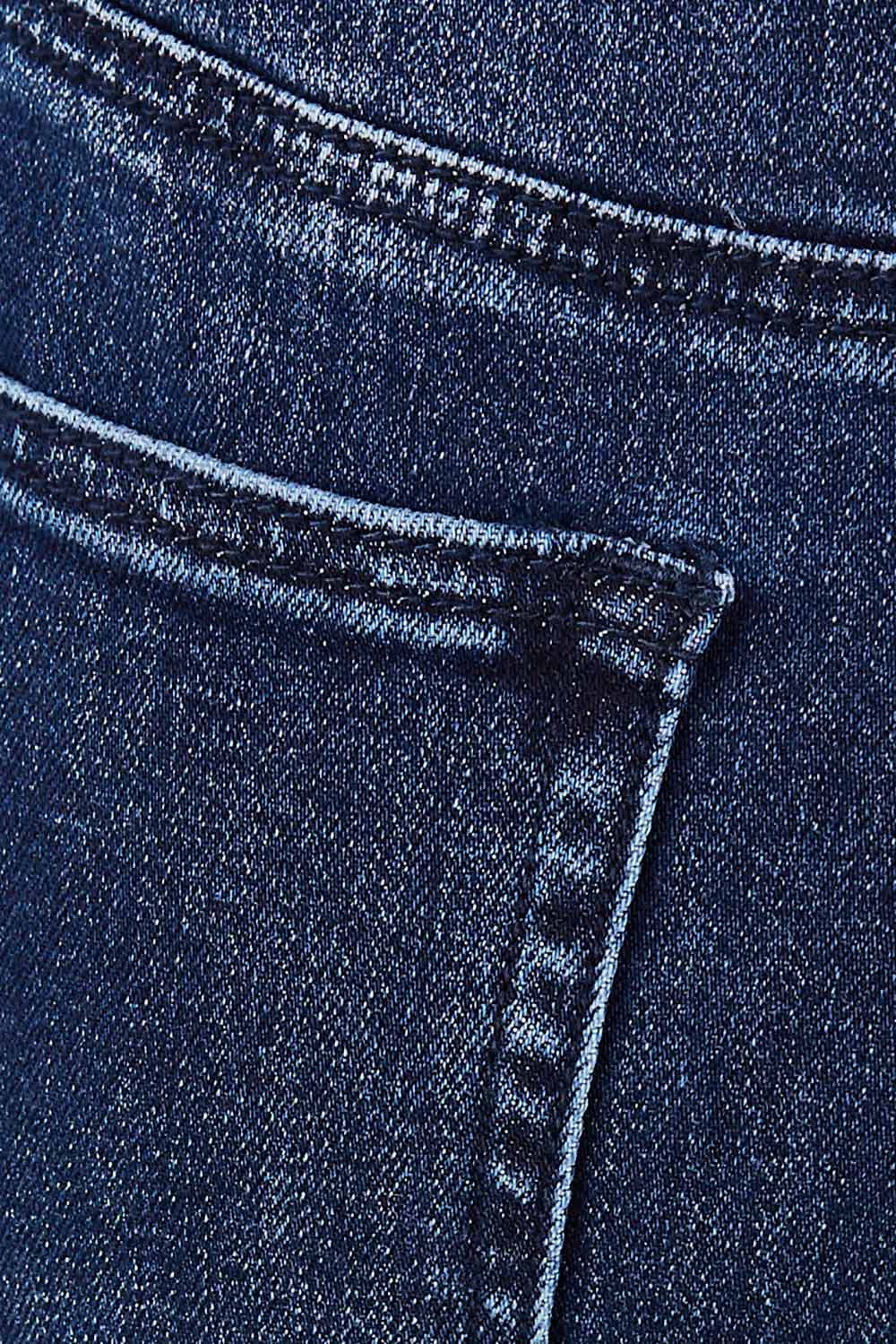 Product shot of the Samantha High Rise Jean in colour Darkblue (Blue), detail