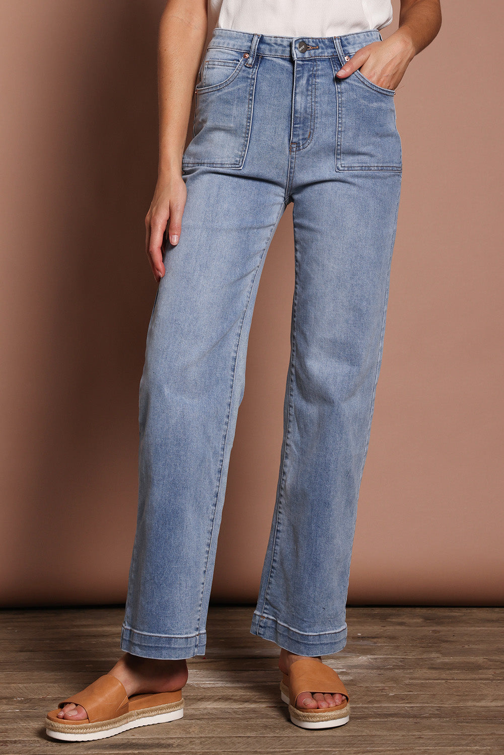 Model Madeline wearing size 9 of the Lou Highin colourWaisted Wide Leg Jean - Lightdenim (Blue), from the front, cropped image