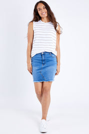 Model Larissa wearing size 10 of the Amy Frayed Hem Denim Skirt in colour Middenim (Blue), from the front, showing the whole outfit