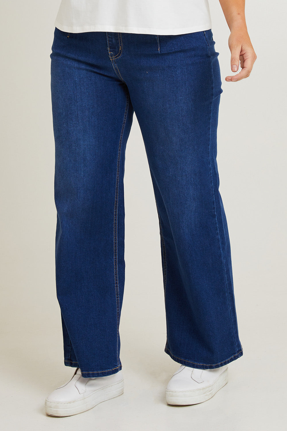 Model Laura wearing size 14 of the Candice Wide Leg Jean in colour Darkblue (Blue), from the front, cropped image