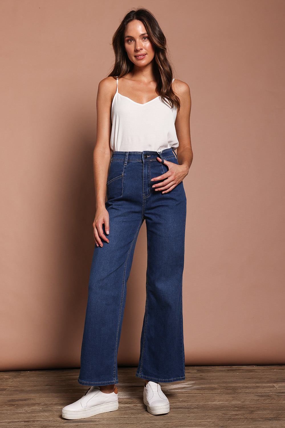 Model Madeline wearing size 9 of the Candice Wide Leg Jean in colour Darkblue (Blue), from the front, showing the whole outfit