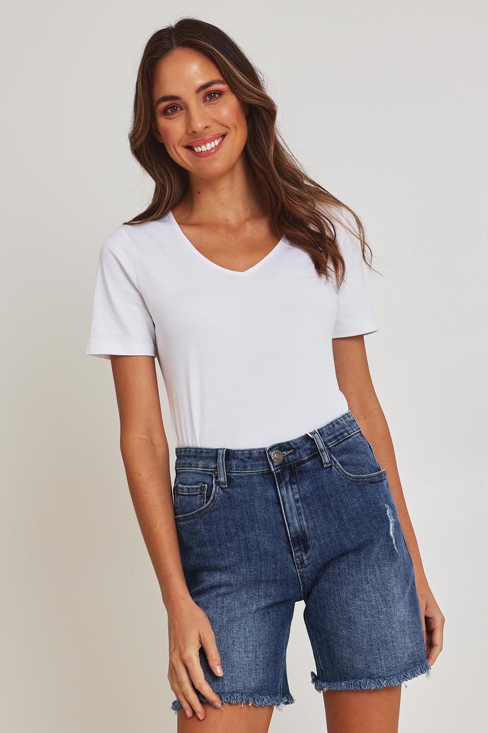 Wakee Jeans Women's Kerrie Frayed Hem Shorts in Dark Denim – birdsnest