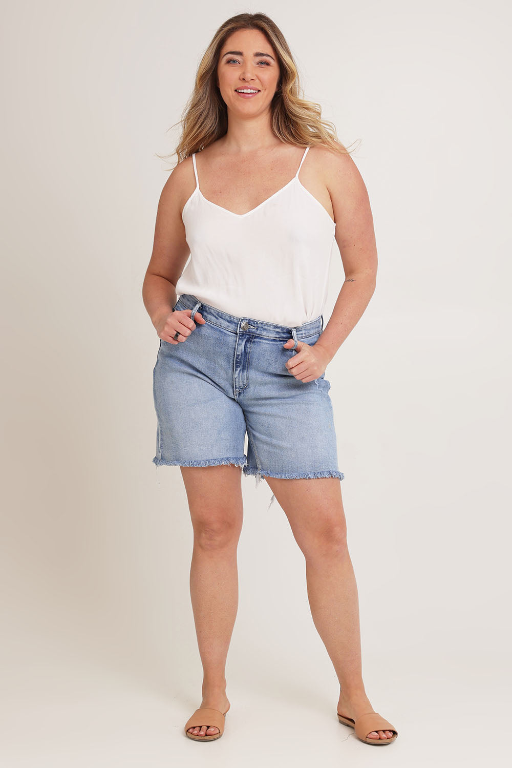 Model Chanel wearing size 16 of the Kerrie Frayed Hem Shorts in colour Lightdenim (Blue), from the front, showing the whole outfit