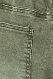 Product shot of the Rubi Pocket Barrel Jean in colour Khakiwash (Green), detail