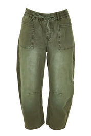 Product shot of the Rubi Pocket Barrel Jean in colour Khakiwash (Green), from the front