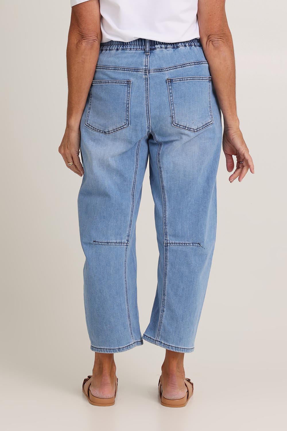 Model Sandy wearing size 10 of the Rubi Pocket Barrel Jean in colour Lightdenim (Blue), from the back