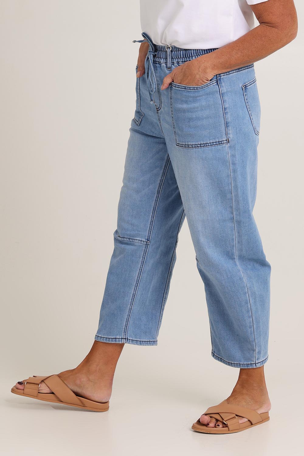 Model Sandy wearing size 10 of the Rubi Pocket Barrel Jean in colour Lightdenim (Blue), from the front, cropped image