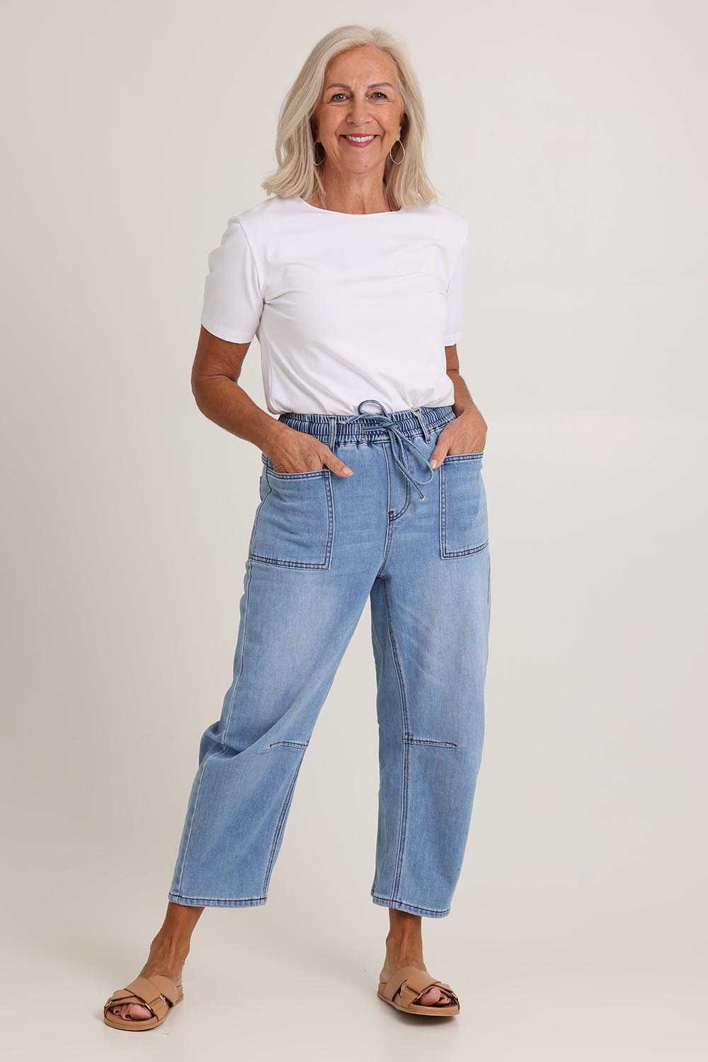 Model Sandy wearing size 10 of the Rubi Pocket Barrel Jean in colour Lightdenim (Blue), from the front, showing the whole outfit
