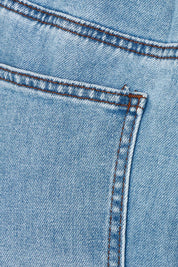 Product shot of the Rubi Pocket Barrel Jean in colour Lightdenim (Blue), detail