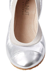 Product shot of the Ava Leather Flat in colour Silver (Metallics), detail