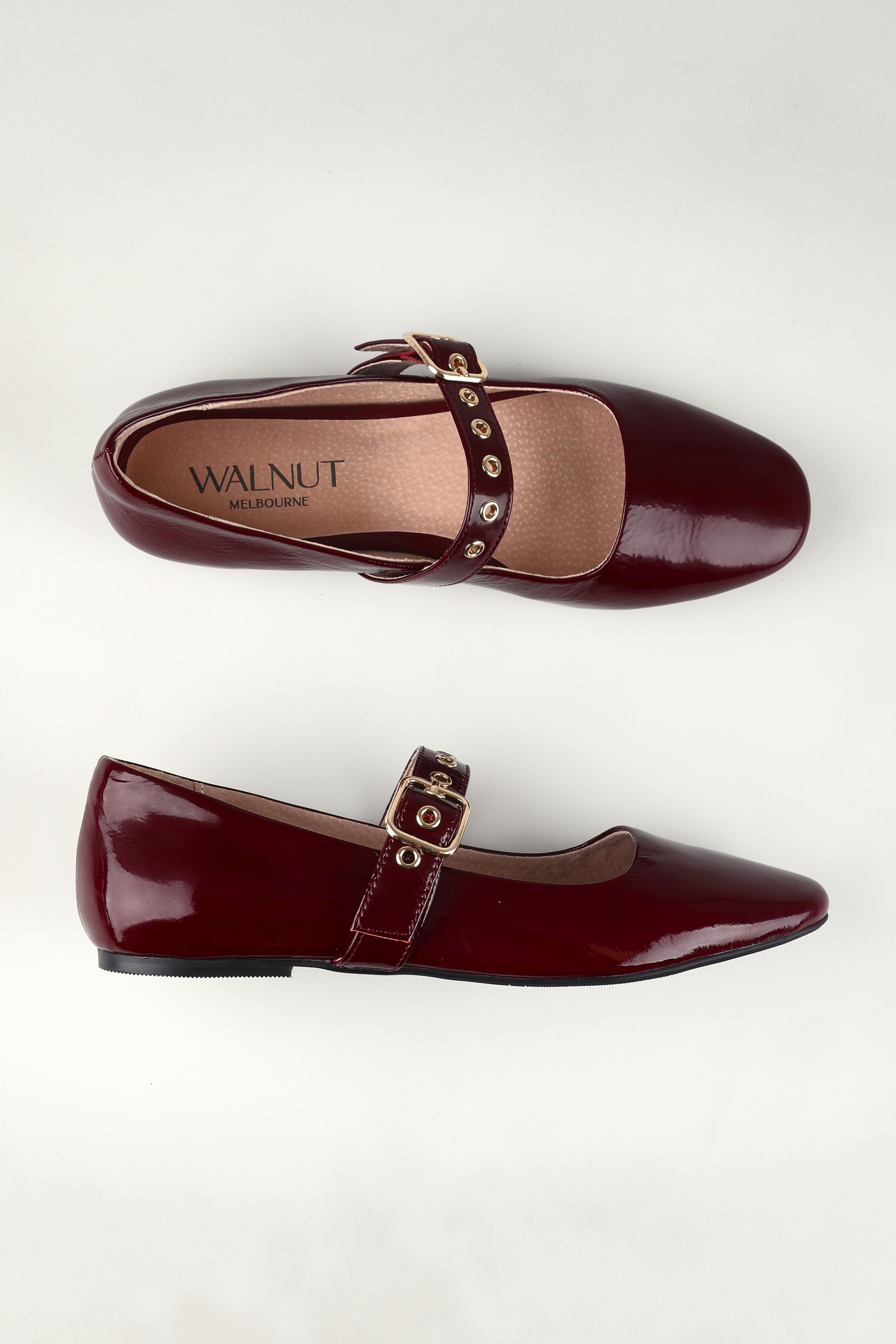 A model wearing size 37 of the Bianca Leather Ballet Flat in colour Redpatent (Red), from the front, showing the whole outfit