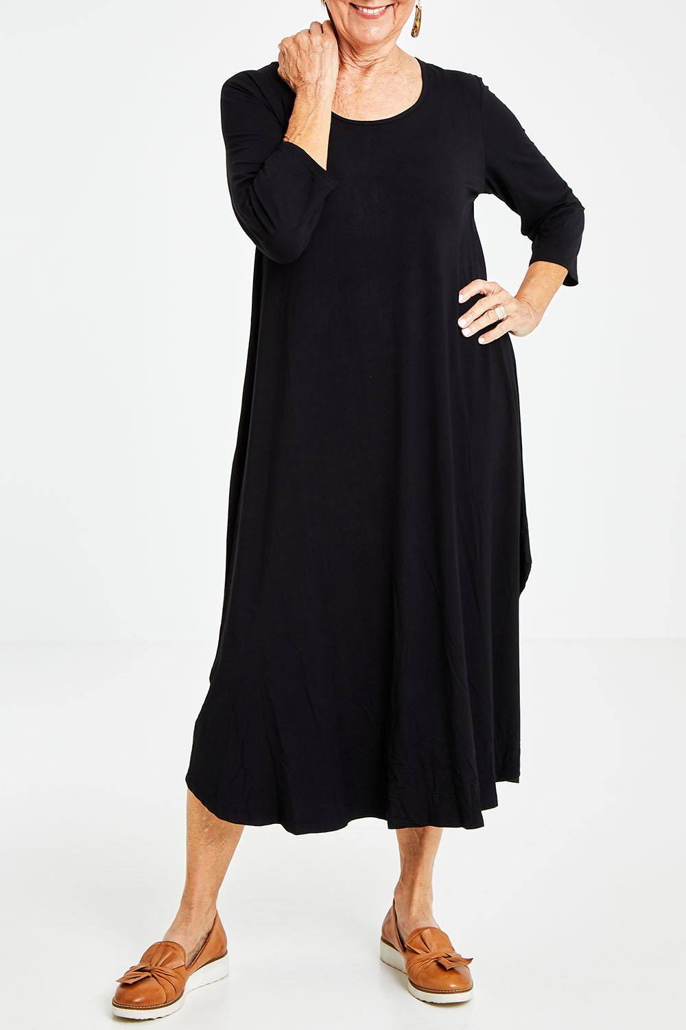 Model Elise wearing size S of the 3/4 Sleeve Bamboo Maxi Dress in colour Black (Black), from the front, cropped image