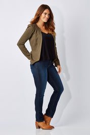 Model Laura wearing the Persuit Jacket in colour Khaki (Green), from the front, showing the whole outfit