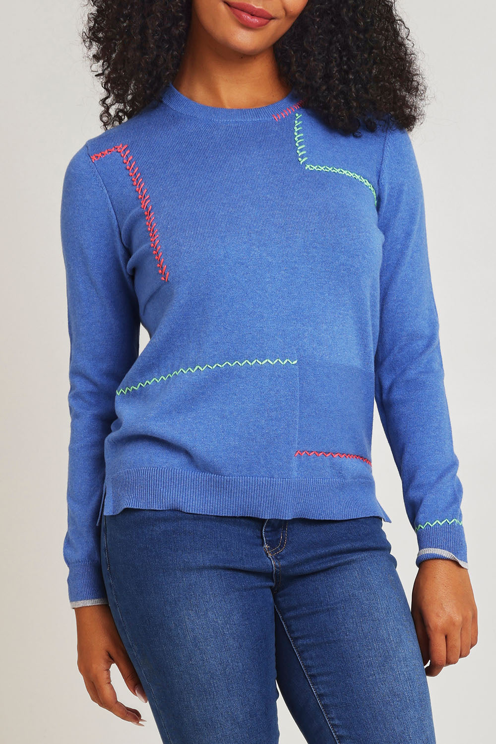 Model Ziara wearing size S of the Hancraft Cotton Cashmere Crew in colour Chambray (Blue), from the front, cropped image