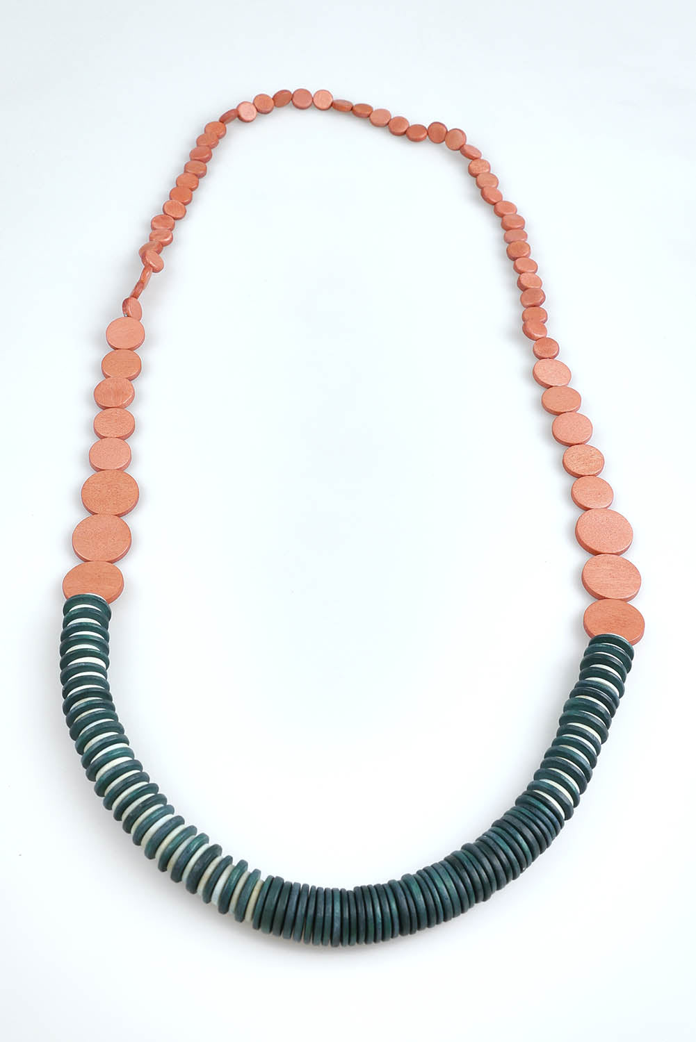 A model wearing the Laroda Wooden Necklace in colour Pinkteal, from the front, showing the whole outfit
