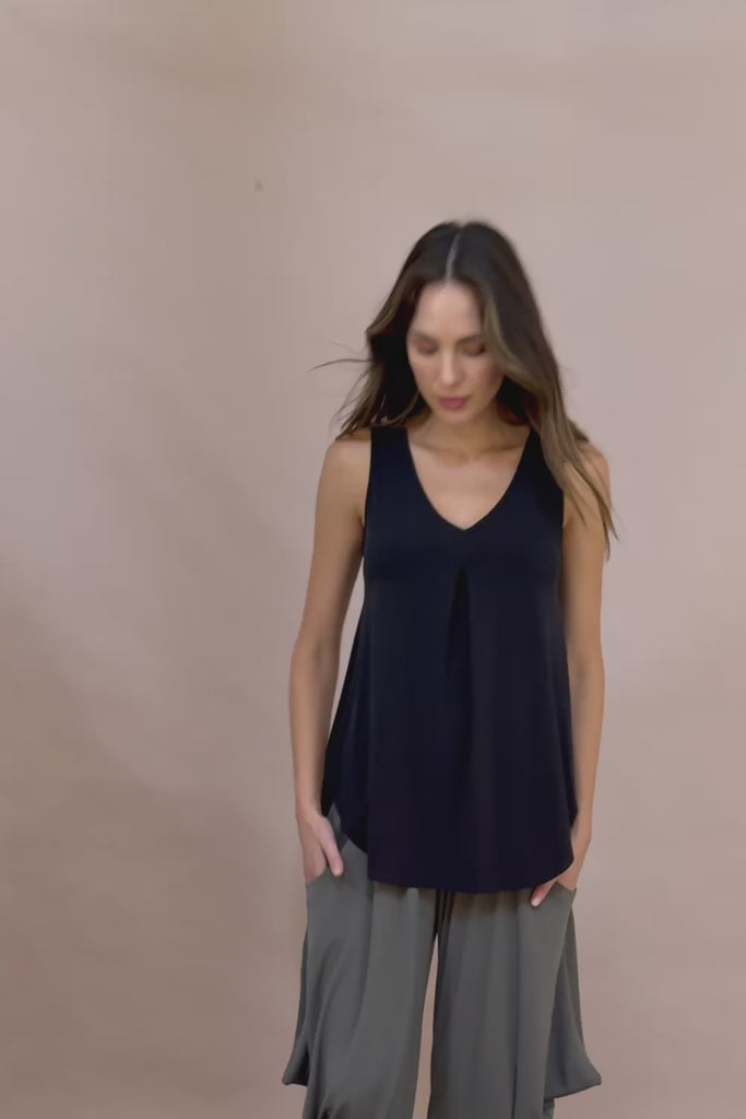 The Wanderer In Me V Neck Travel Singlet - Black
