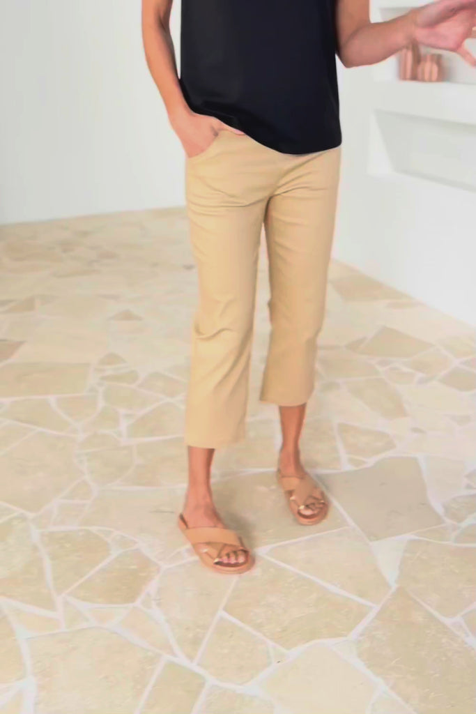 The Pull On Cotton Cropped Pant With Pockets - Toffee